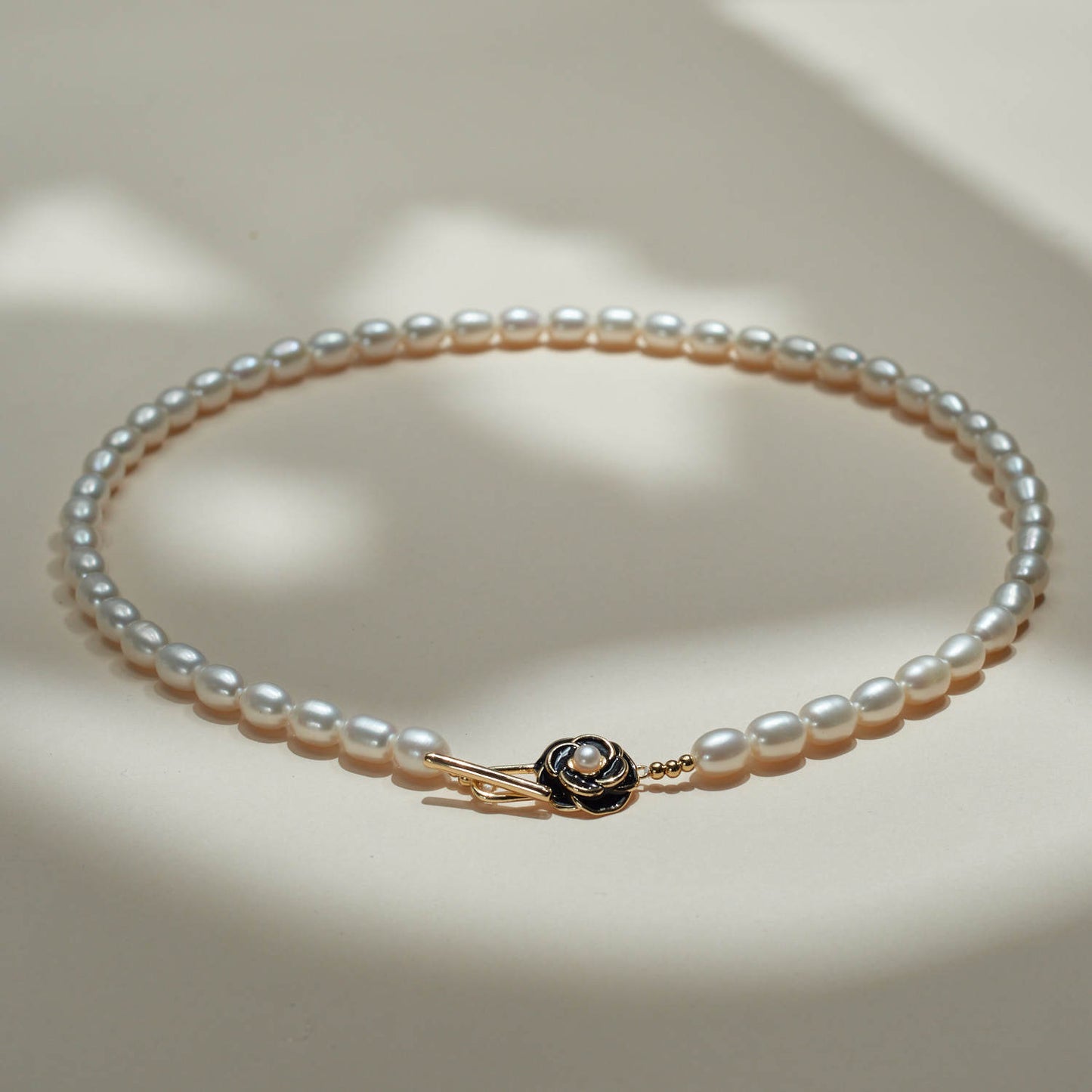 Customized Natural freshwater pearl necklace, bow rice type strong light high sense versatile collarbone chain rice bead necklace wholesale