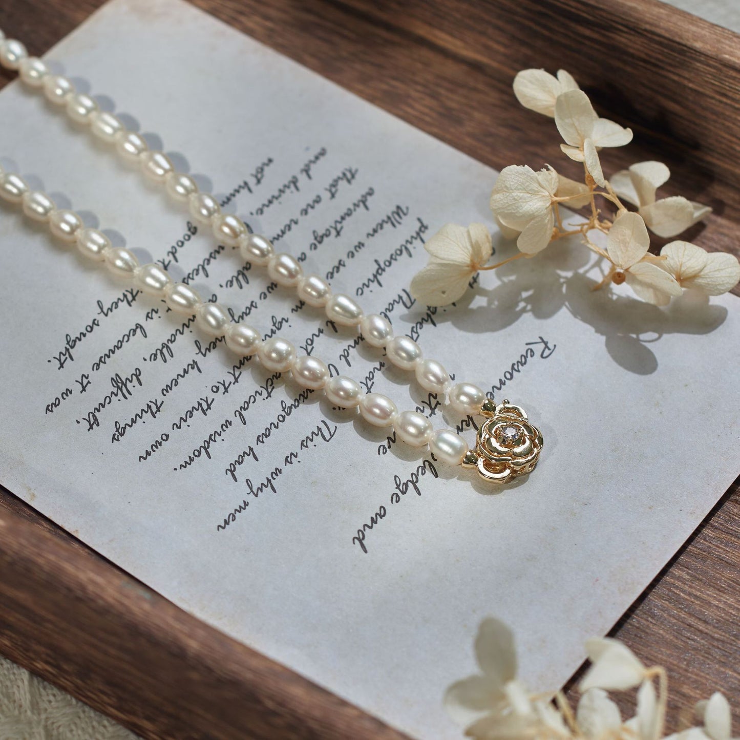 Customized Natural freshwater pearl necklace, bow rice type strong light high sense versatile collarbone chain rice bead necklace wholesale