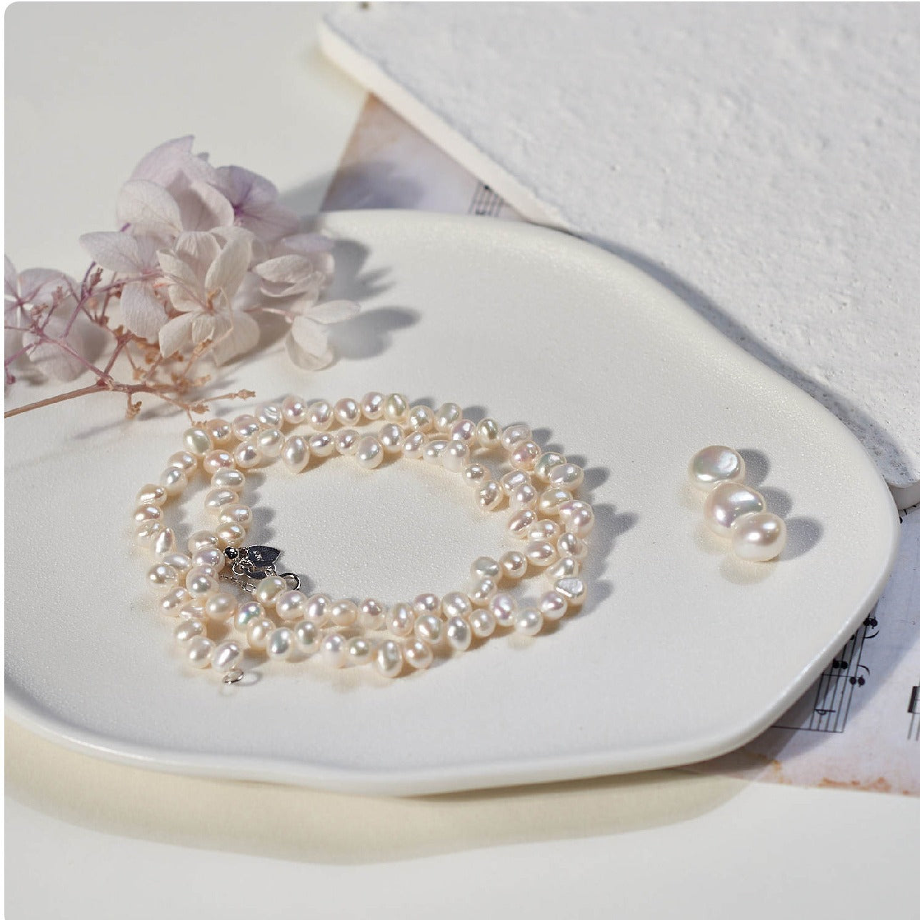 Customized Panax notoginseng natural freshwater pearl necklace, fashionable and personalized special-shaped two-sided light baroque small pearl collarbone chain