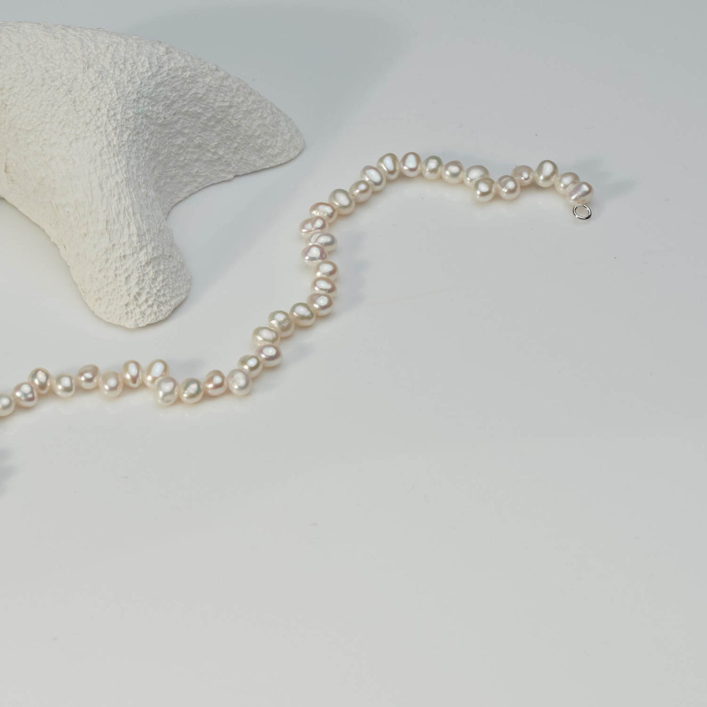 Customized Panax notoginseng natural freshwater pearl necklace, fashionable and personalized special-shaped two-sided light baroque small pearl collarbone chain