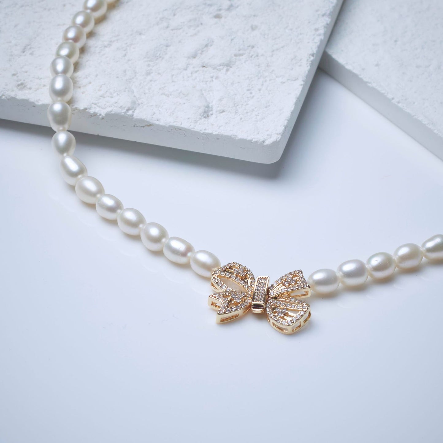 Customized Natural freshwater pearl necklace, bow rice type strong light high sense versatile collarbone chain rice bead necklace wholesale