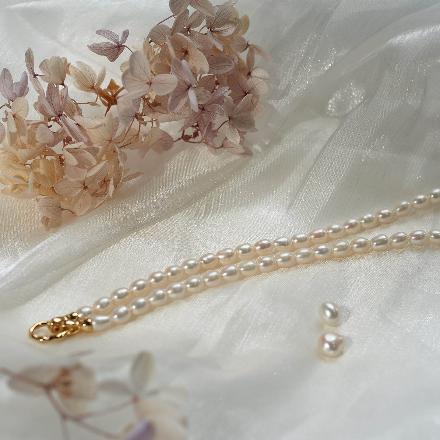 Customized Natural freshwater pearl necklace, bow rice type strong light high sense versatile collarbone chain rice bead necklace wholesale
