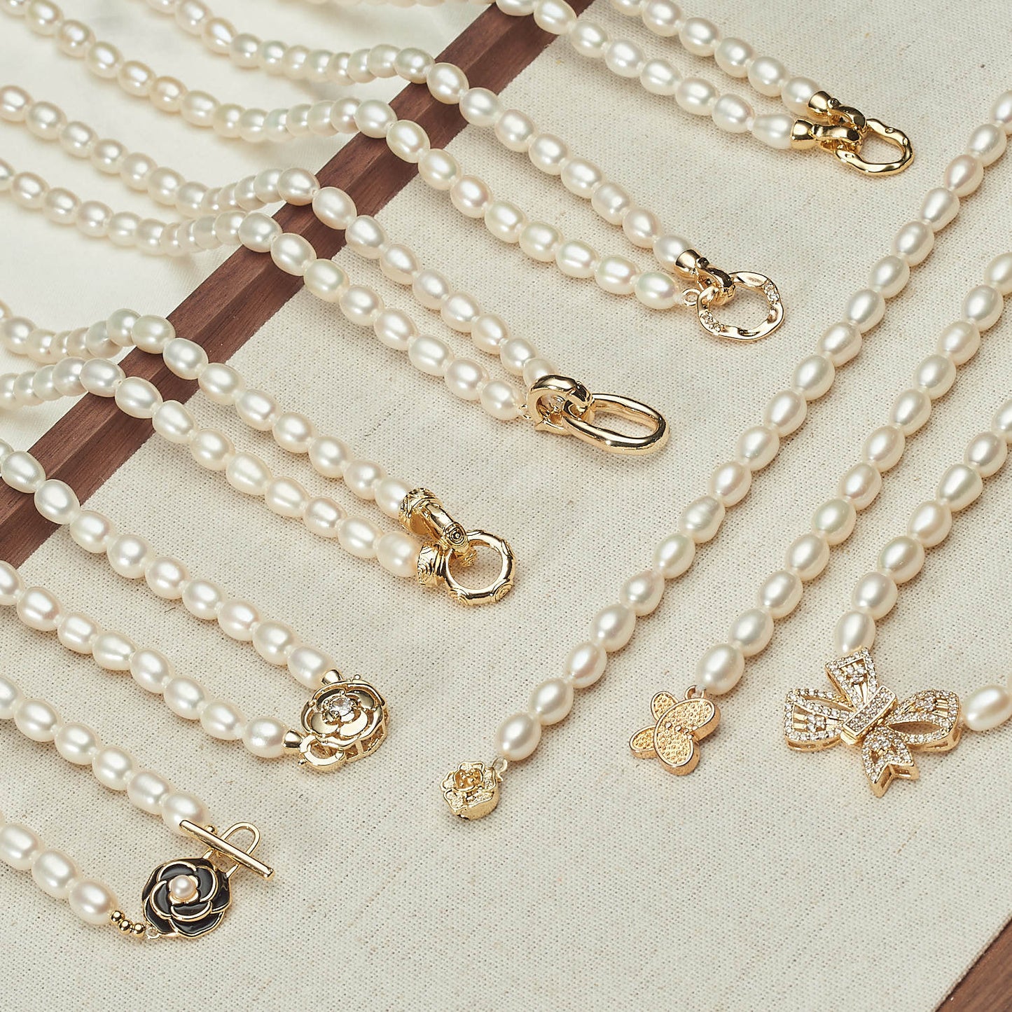 Customized Natural freshwater pearl necklace, bow rice type strong light high sense versatile collarbone chain rice bead necklace wholesale