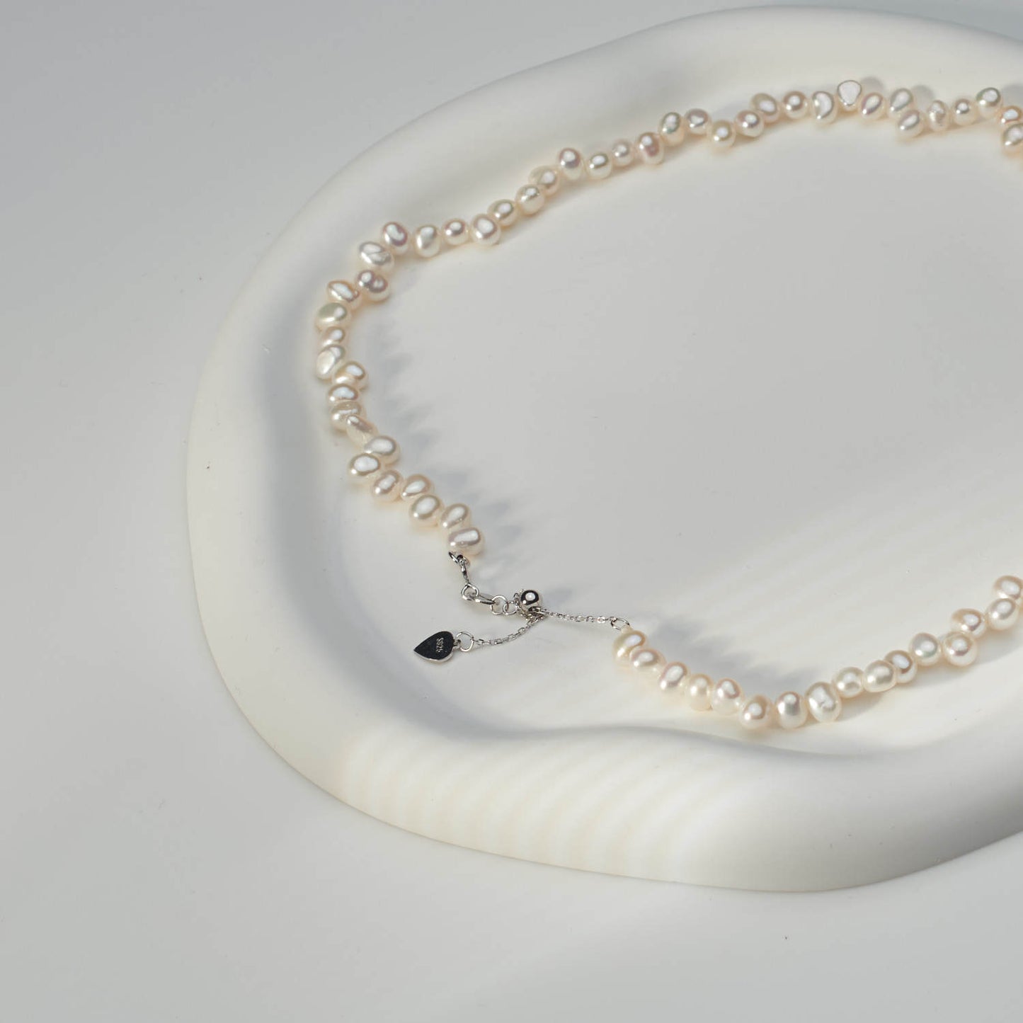 Customized Panax notoginseng natural freshwater pearl necklace, fashionable and personalized special-shaped two-sided light baroque small pearl collarbone chain